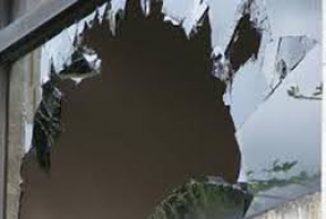 Պատուհանը կոտրել և հրկիզել էր գույքը